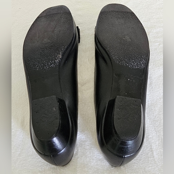 Salvatore Ferragamo Vara Bow Pump Shoes - Picture 11 of 12